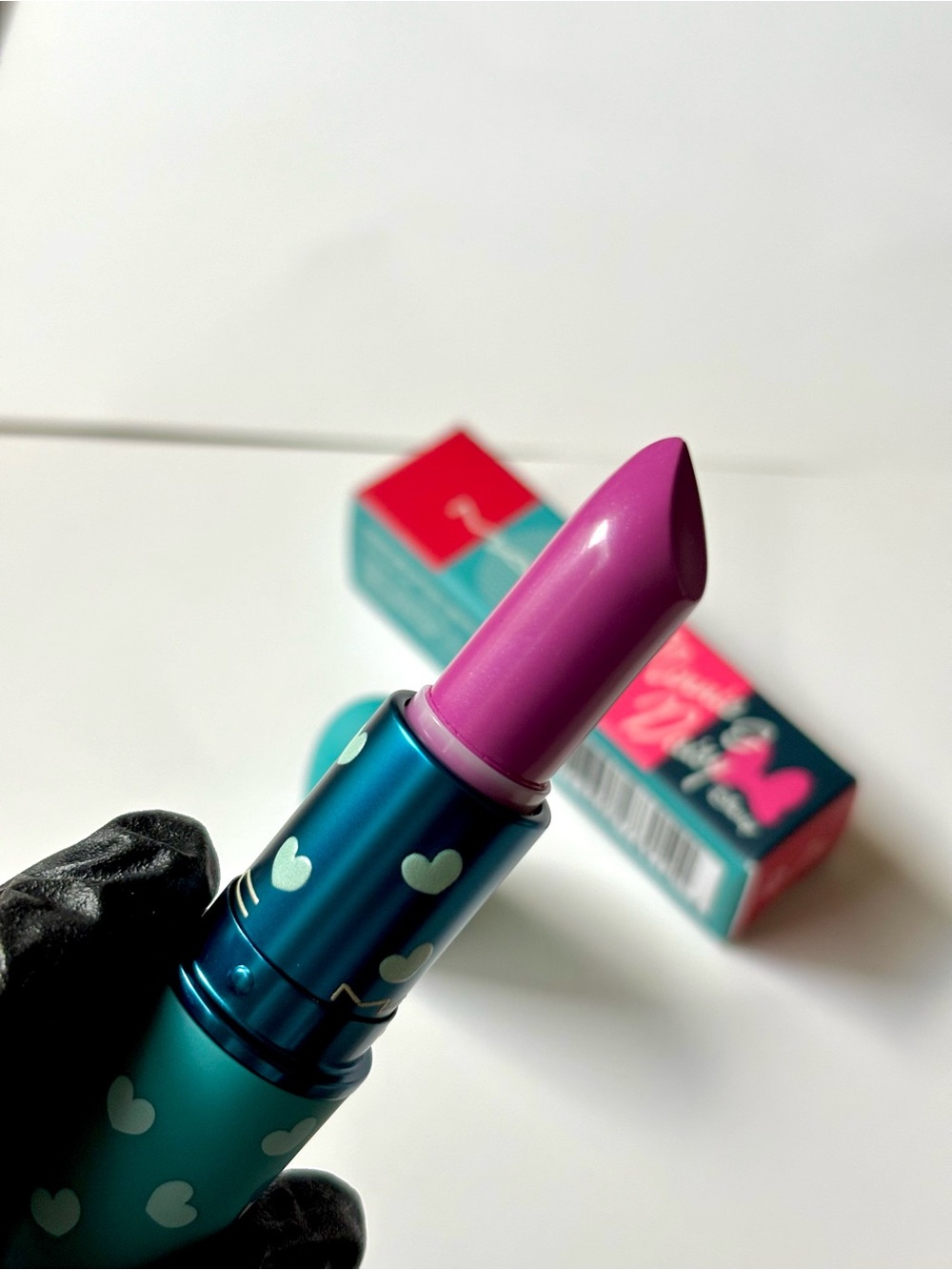 ❗️Sale✨MAC x Minnie Daisy Fuschia Pink Minnie Limited Edition Lipstick✨ - Picture 3 of 12